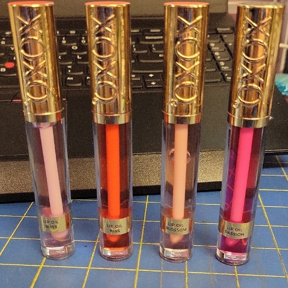 XOXO Lip Oil Set of 4: Passion Blossom Kiss Bliss New